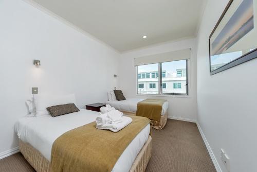 Qv Split Level Waterfront Apartment - 338