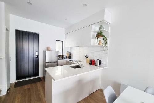 Brand New House By Botany - Netflix & Parking