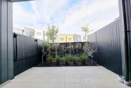 Brand New House By Botany - Netflix & Parking