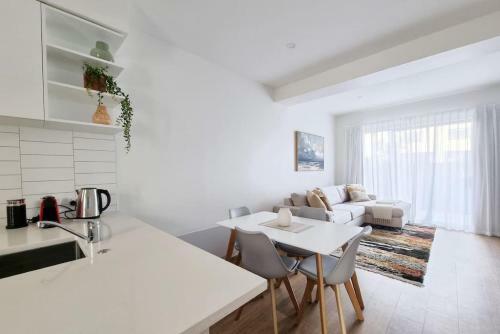 Brand New House By Botany - Netflix & Parking
