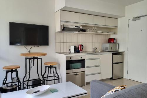 Marina View Apartment In The Viaduct-pool,spa-gym