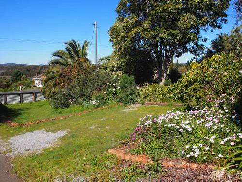 Cosy, Comfortable Cottage - Views & Location Plus