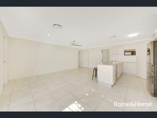 Award Winner House 4 Beds 2 Baths Airconditioned In Gladstone