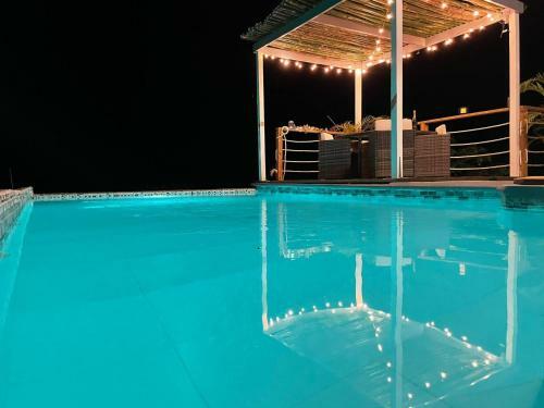 Lush Coastline Serviced Villa With Pool