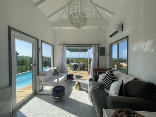 Lush Coastline Serviced Villa With Pool