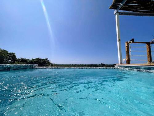 Lush Coastline Serviced Villa With Pool