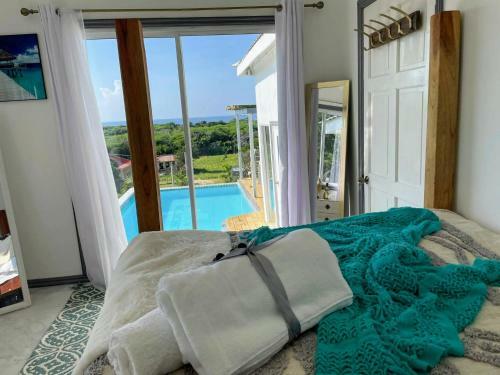 Lush Coastline Serviced Villa With Pool