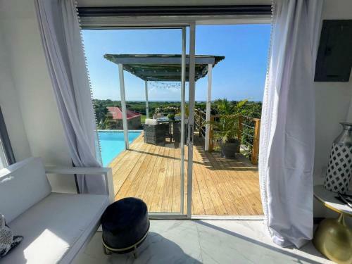 Lush Coastline Serviced Villa With Pool