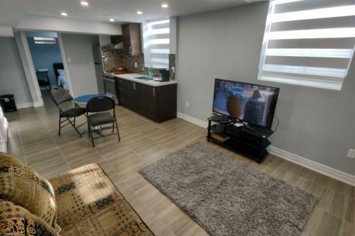 Self-contained 2br Apt In A Gorgeous Neighborhood