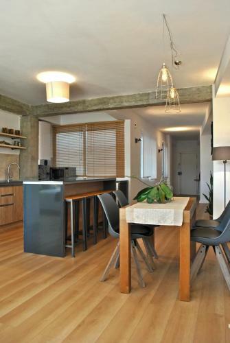The Boho-chic Oasis, Lovely City Center Apartment