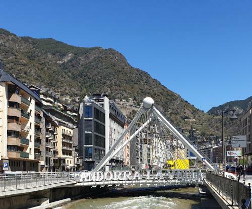 Apartamento Centrico Loft En Andorra Capital Con Parking