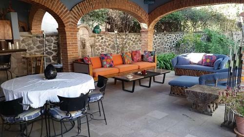 Mexican 1 Level Hacienda
