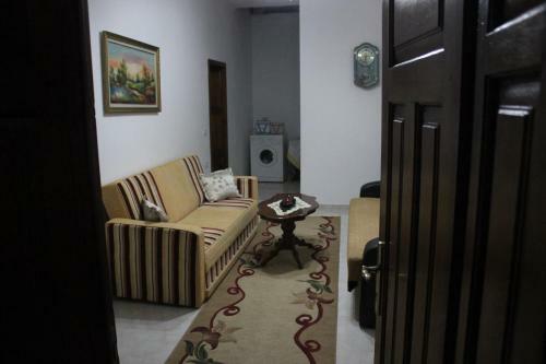 Unejs Apartment
