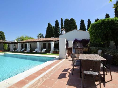 Luxurious Villa In Marbella With Swimming Pool
