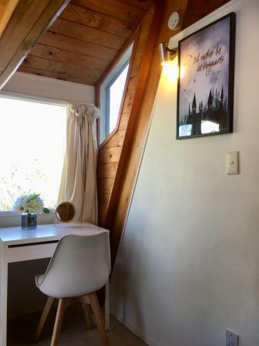 Wooden A-frame By The City And River ????????????