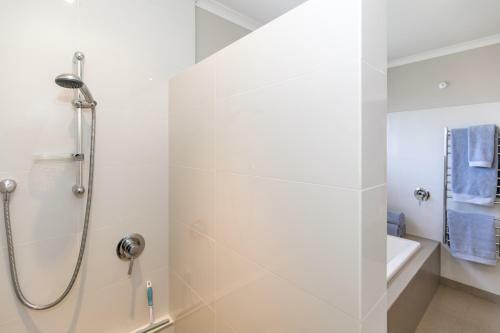 Spacious Modern Two-bedroom Apartment