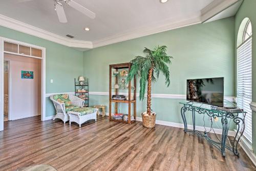 Bright Pastel Island Home With Sunset View And Grill!