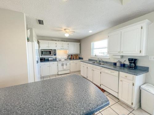 051 Topsail Home