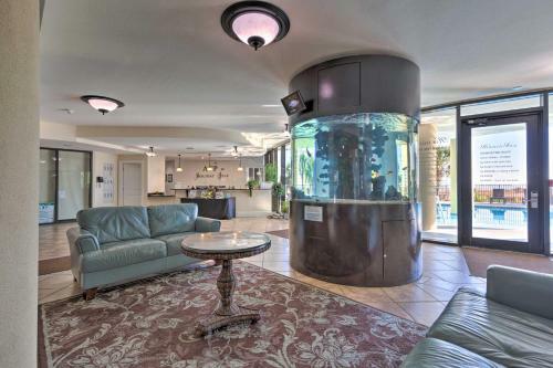Apartamento Sunny 1st-floor Condo With Ocean-view Balcony!