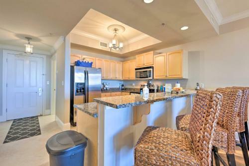 Apartamento Sunny 1st-floor Condo With Ocean-view Balcony!
