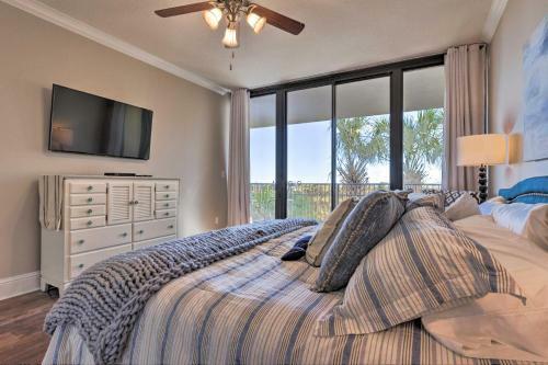 Apartamento Sunny 1st-floor Condo With Ocean-view Balcony!