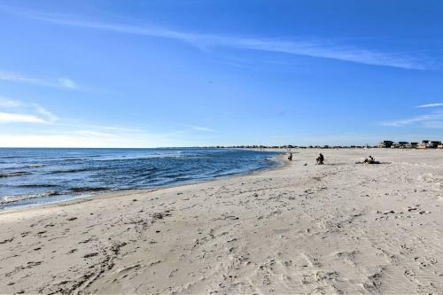 Apartamento Sunny 1st-floor Condo With Ocean-view Balcony!