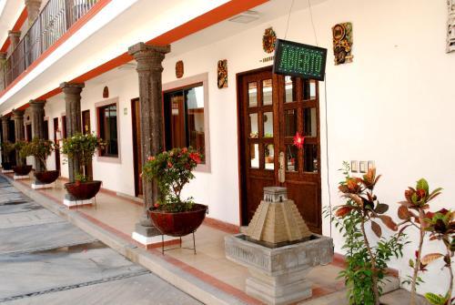 Hotel Maya 2012