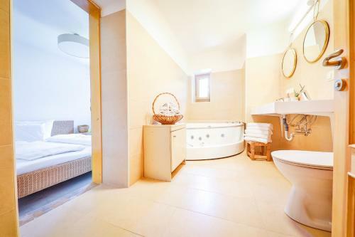 Wiesengut , Alleinstehende, Deteched, Austrian Style, Villa Mit Pool