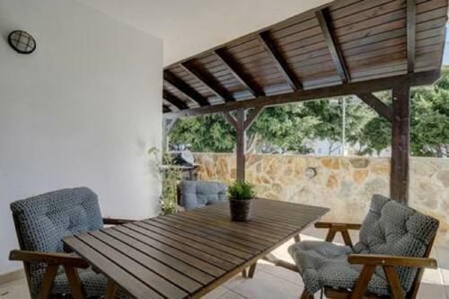 Villa Africa