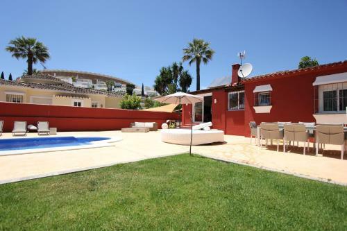 Villa In Puerto Banus