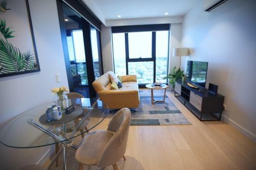 Box Hill Central Sky One Apartment