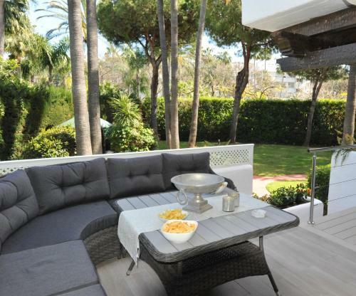 Luxury Apartment In La Isla, Puerto Banus