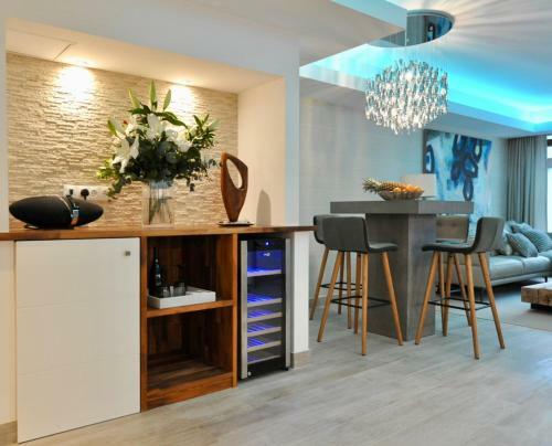 Luxury Apartment In La Isla, Puerto Banus