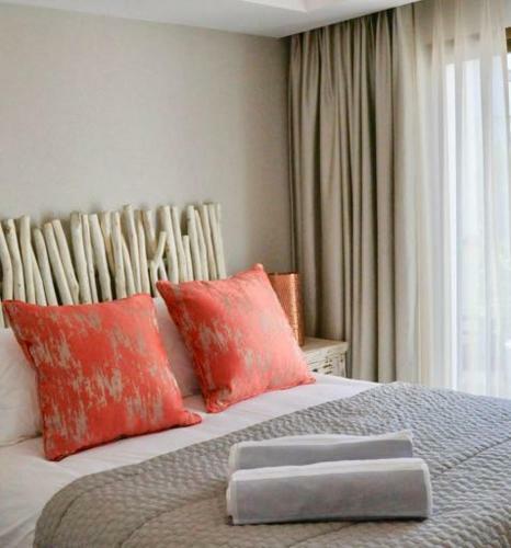 Luxury Apartment In La Isla, Puerto Banus