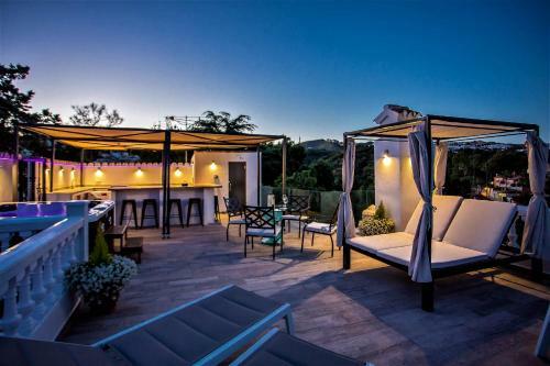 Luxury Villa With Swimming Pool And Jacuzzi