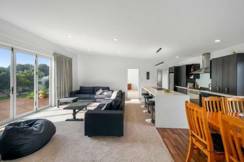 Sand Dune Serenity - Himatangi Beach Holiday Home