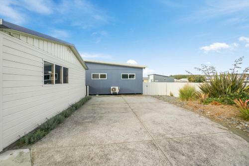 Sand Dune Serenity - Himatangi Beach Holiday Home