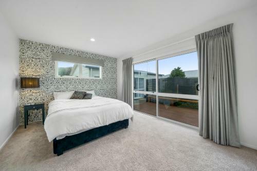 Sand Dune Serenity - Himatangi Beach Holiday Home