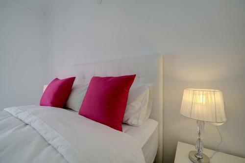 3 Bed Modern House Marbella - Direct Pool Access
