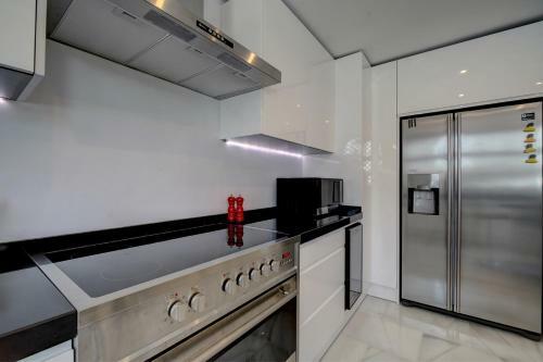 3 Bed Modern House Marbella - Direct Pool Access