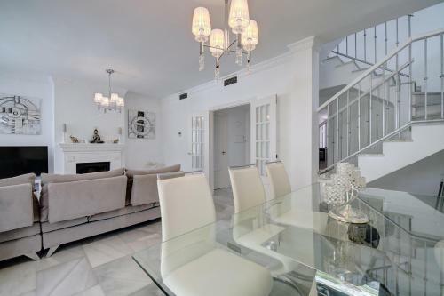 3 Bed Modern House Marbella - Direct Pool Access