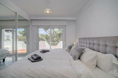 3 Bed Modern House Marbella - Direct Pool Access