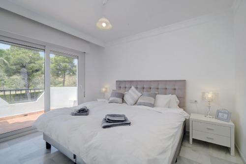 3 Bed Modern House Marbella - Direct Pool Access