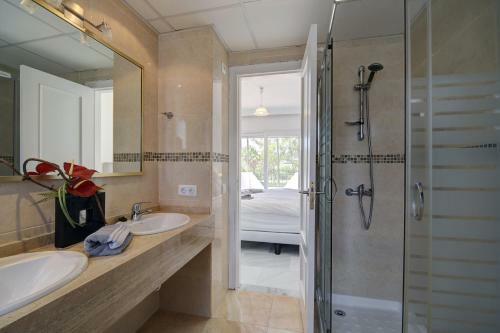 3 Bed Modern House Marbella - Direct Pool Access
