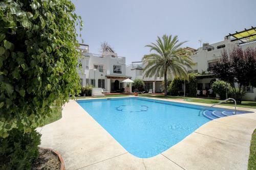 3 Bed Modern House Marbella - Direct Pool Access