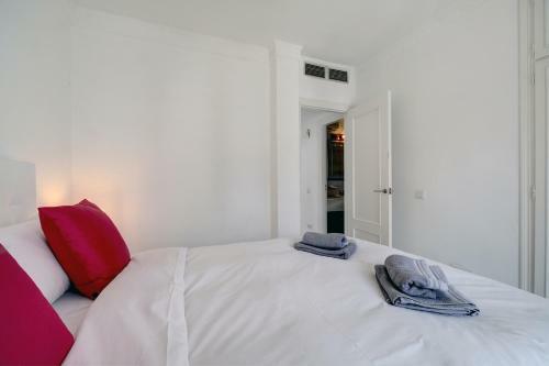 3 Bed Modern House Marbella - Direct Pool Access