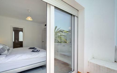 3 Bed Modern House Marbella - Direct Pool Access