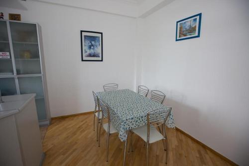 Maidenstower Sea Apartment 2