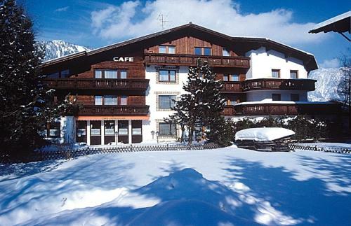 Hostal Caf� Aparthotel K�serstube