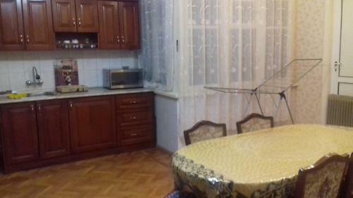 Guiet Center Apartment